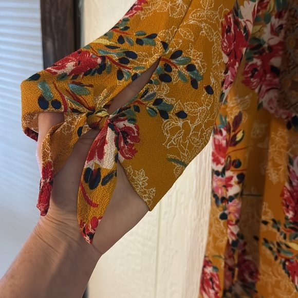 Fig and Flower Anthropologie floral top medium - Picture 4 of 7